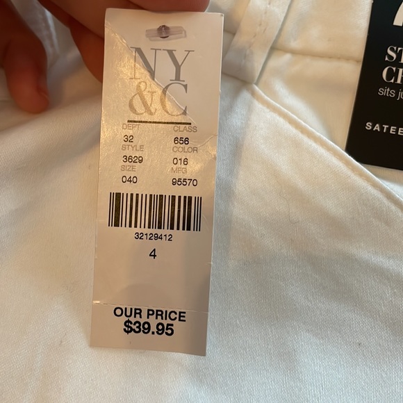 NY&C: 7th Avenue Straight Crop Pant Sits Just Below Waist
Sateen White - size 4 - Picture 4 of 4